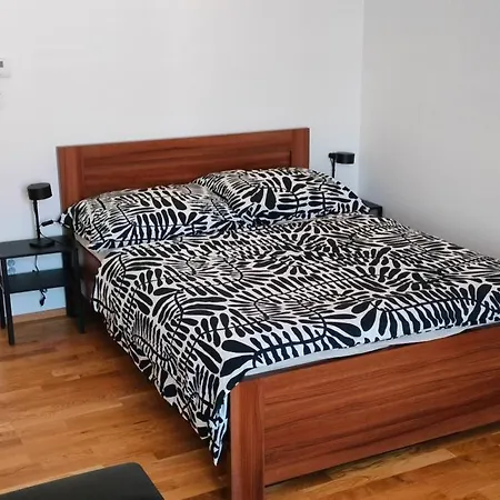 S Terasou Nad Rosnickou Lägenhet Brno